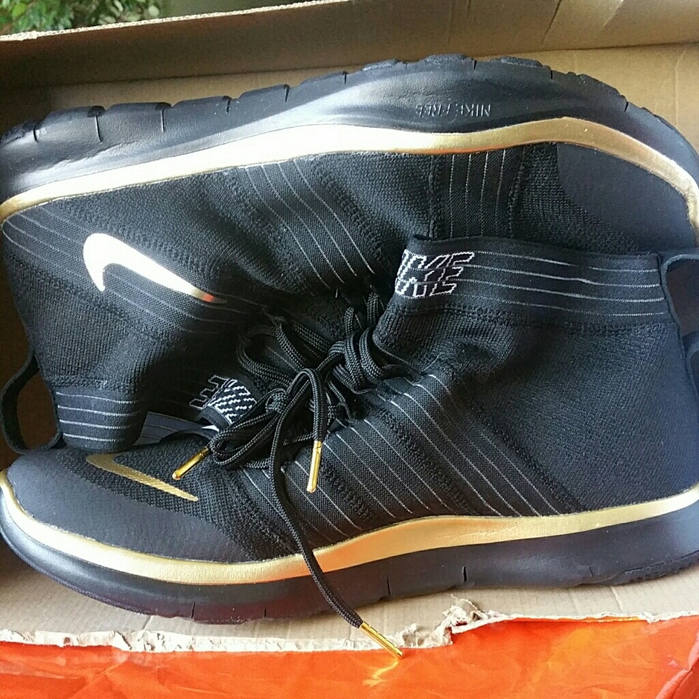 New!!! Nike Free Train Virtue Hart "Night Edition"